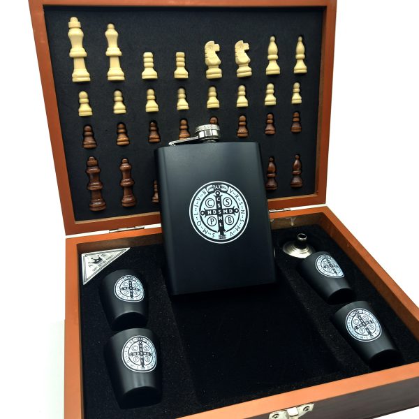ست قمقمه جیبی استیل جک دنیلز و جعبه چوبی شطرنج کد 520