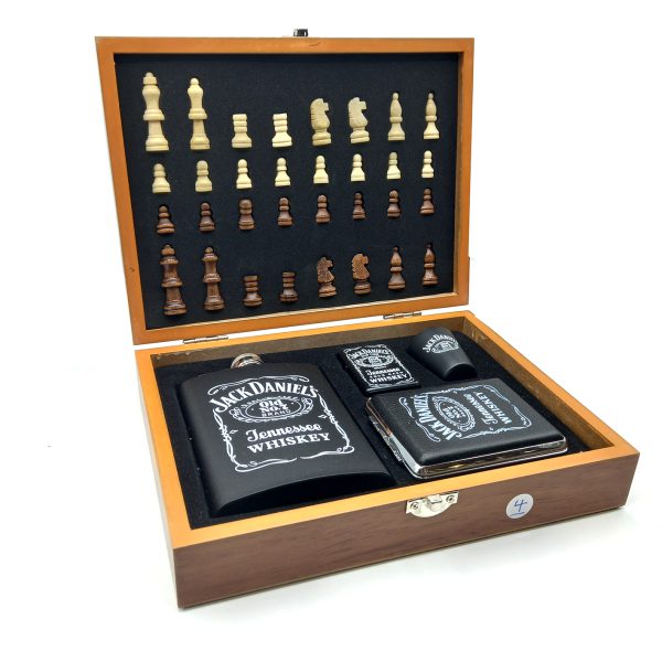ست قمقمه جیبی ، فندک و جا سیگاری جک دنیلز و جعبه چوبی شطرنج کد 521
