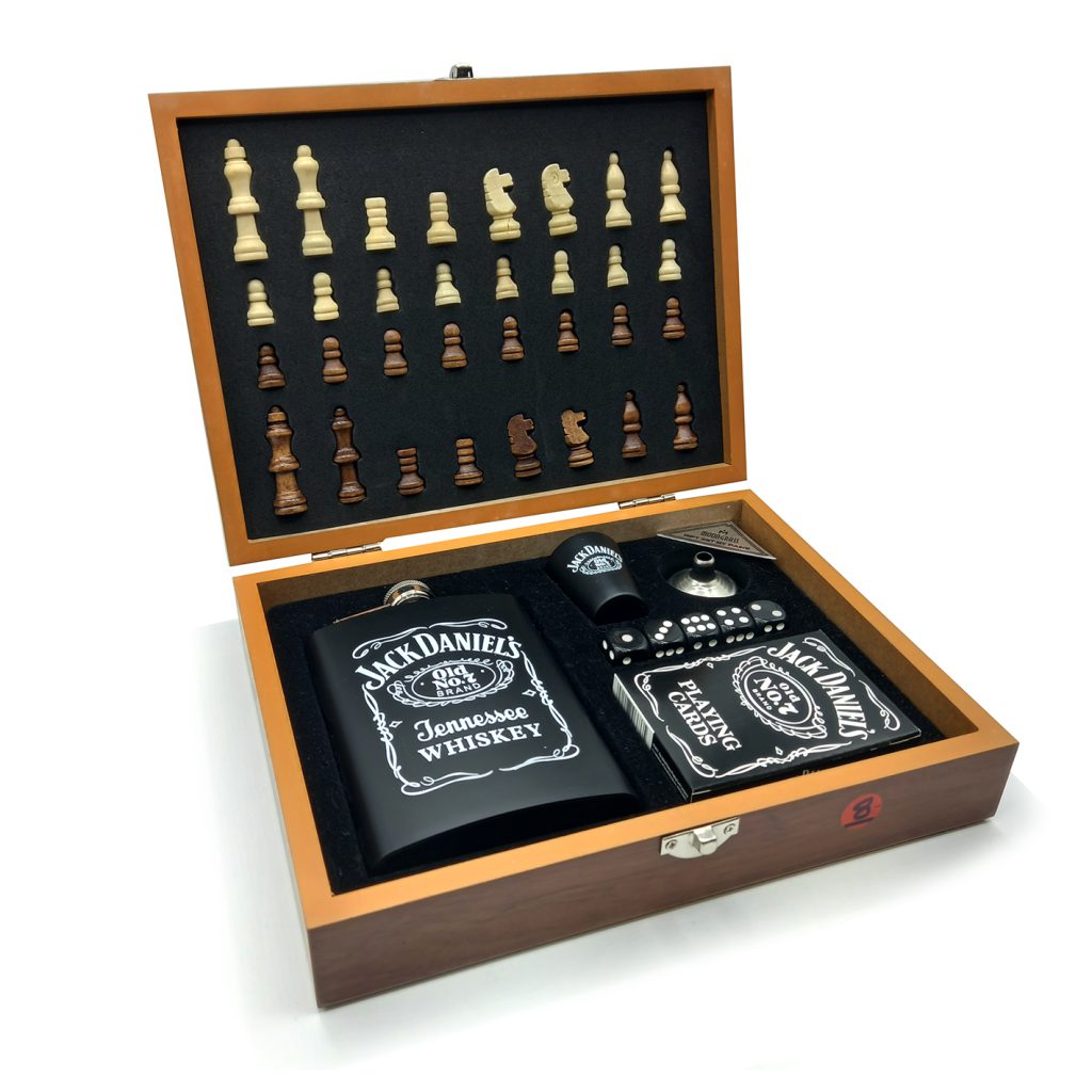 ست قمقمه جیبی استیل جک دنیلز ، پاسور و جعبه چوبی شطرنج کد 528