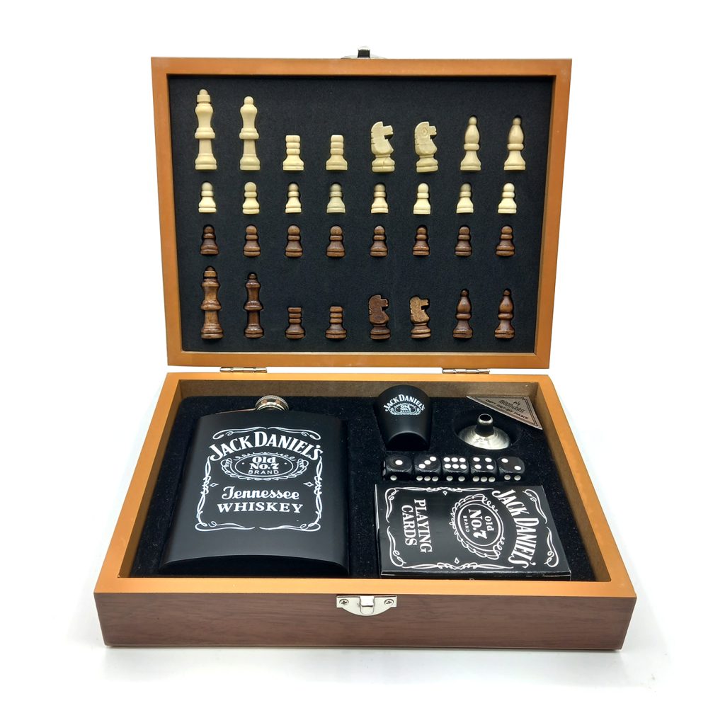 ست قمقمه جیبی استیل جک دنیلز ، پاسور و جعبه چوبی شطرنج کد 528
