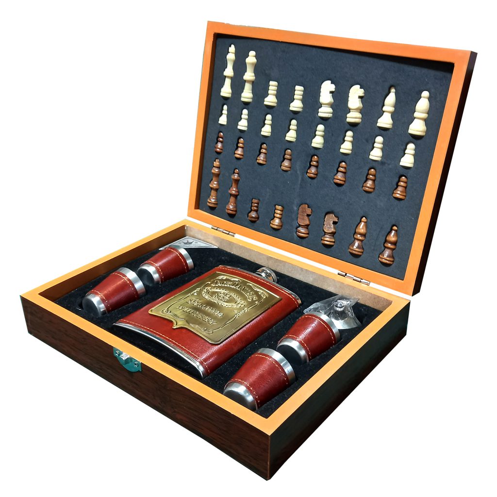 ست قمقمه جیبی چرم جک دنیلز و جعبه چوبی شطرنج کد 532