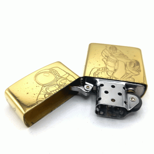 فندک بنزینی زورو طلایی طرح فضانورد موتورسوار کد d138