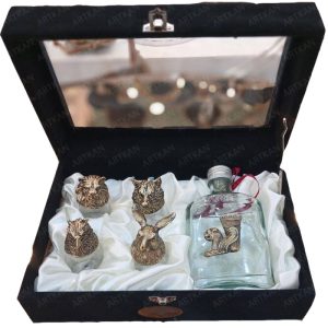 ست کادویی شات سر حیوانات وبطری  آرت کن / مدل چهار عدد شات رندوم با جعبه جیر مشکی و بطریART KAN